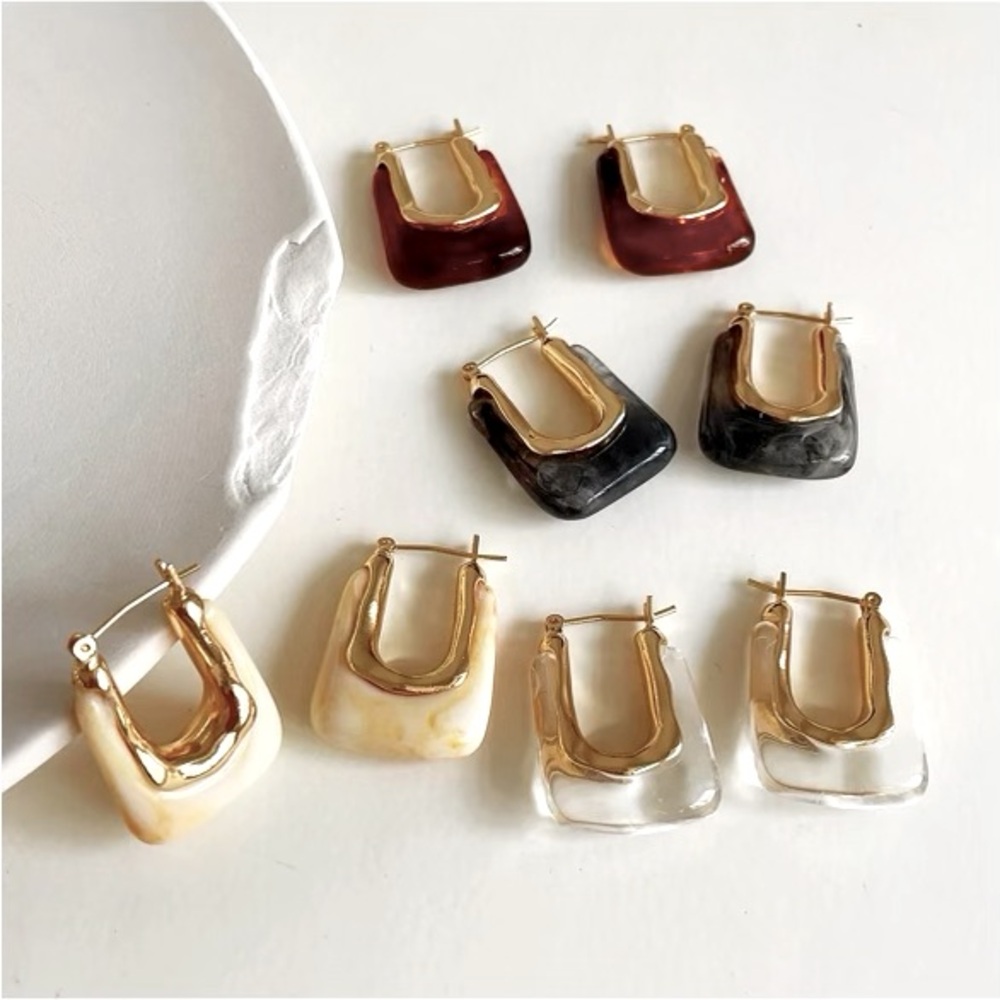Gold-Plated Square Acrylic Earring.